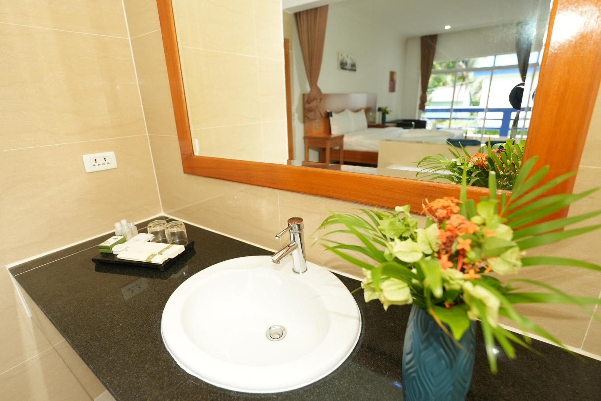 Amor Resort Koh Rong Derm Tkov Village Exterior photo